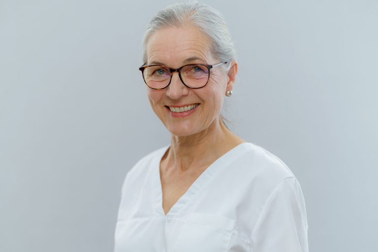 Zahnarzt Hüttlingen – Dr. Scheuermann – Team – Ute Grabowski Neitzel Zahnarzt Hüttlingen - Dr. Scheuermann - Team - Ute Grabowski Neitzel